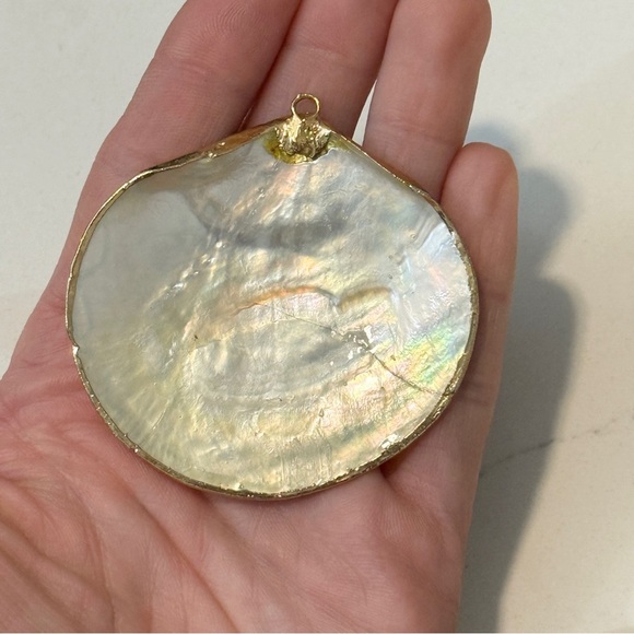 Blue Lagoon House Large Seashell Pendant Gold Overlay - Picture 2 of 6